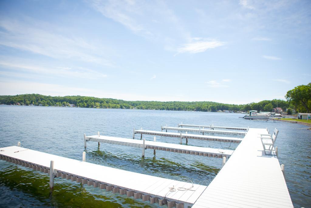 Bay Pointe Inn Orangeville Exterior photo