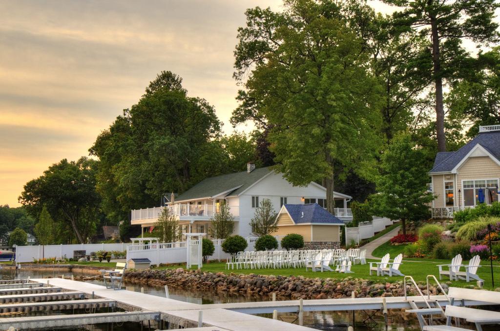 Bay Pointe Inn Orangeville Exterior photo