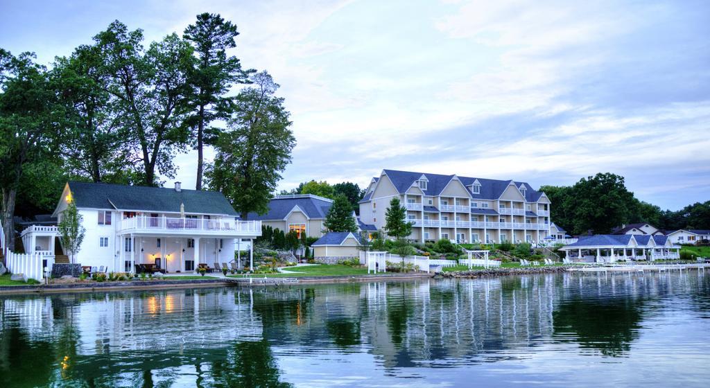 Bay Pointe Inn Orangeville Exterior photo